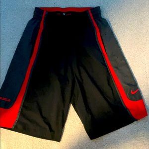 Athletic basketball shorts